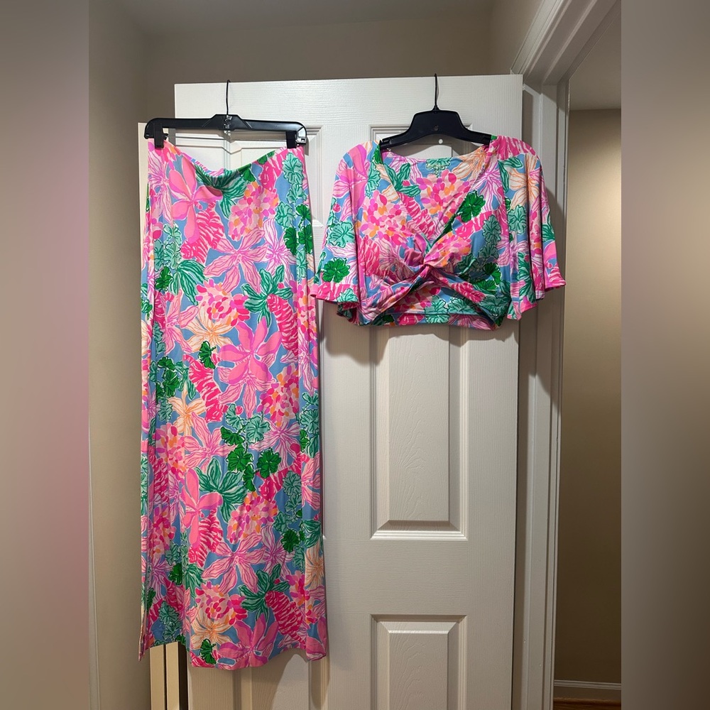 Cute cropped top Maxi Skirt 2 piece set! Tropical Barbie vibes!